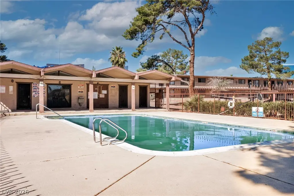 605 S Royal Crest Cir #9