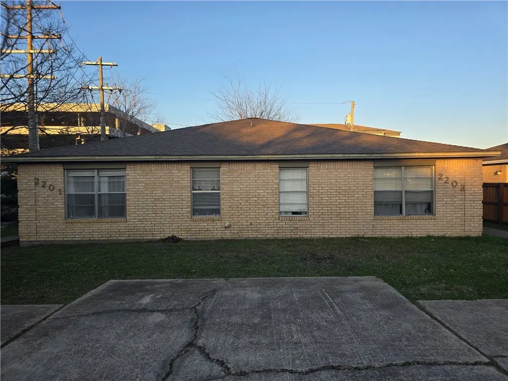 2201-03 Crest St
