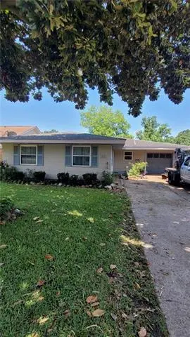311 River Oaks Dr