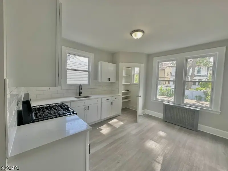 48 Cedar Ave