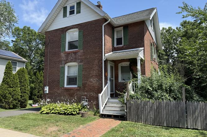 16 Brown Ave