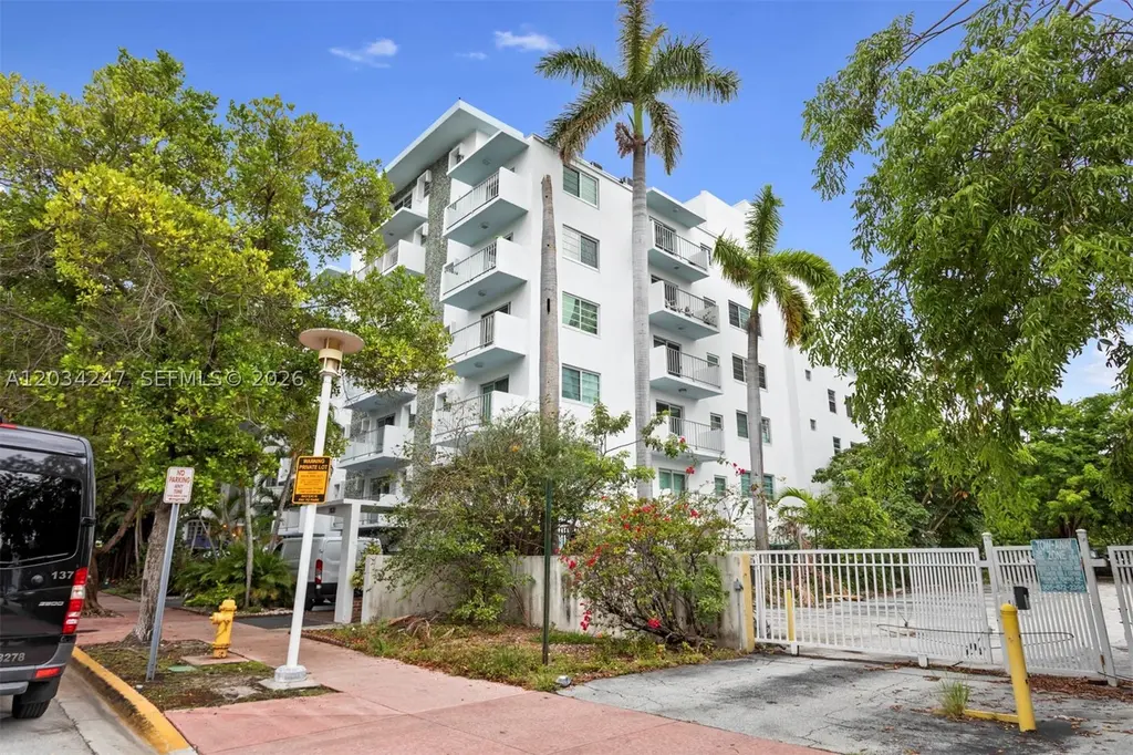 1820 James Ave Unit 2F