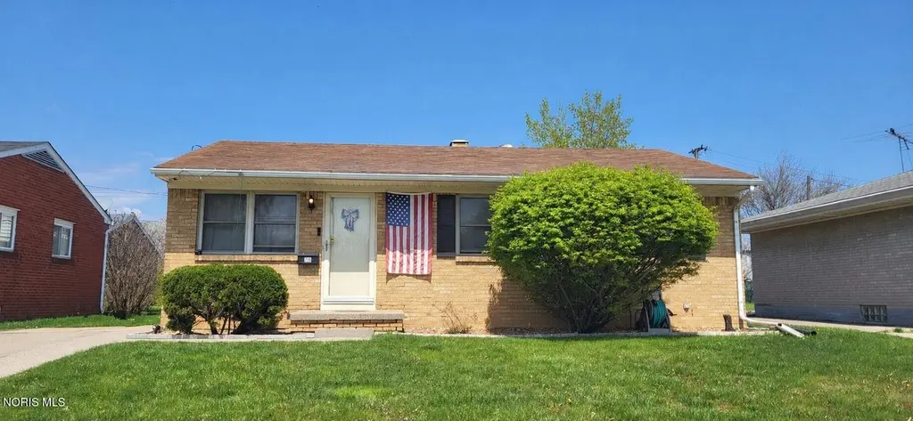 738 W Capistrano Ave