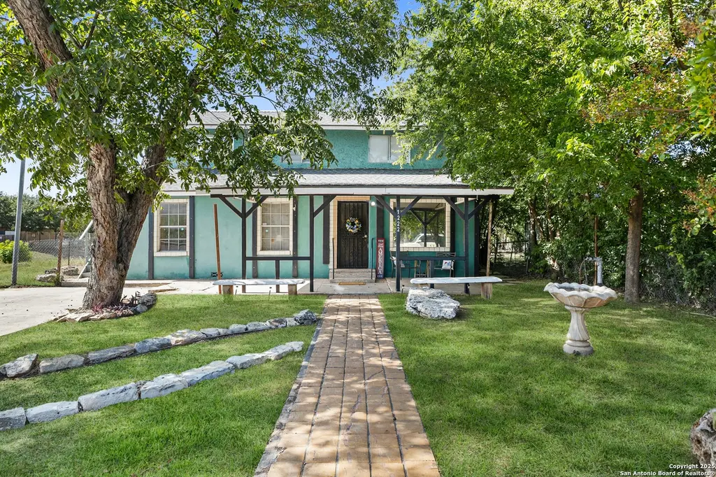 1222 W Harding