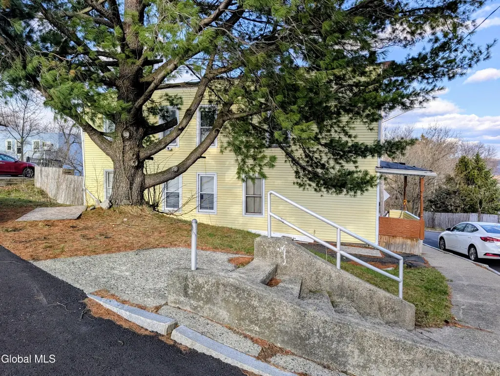 21 Morris St