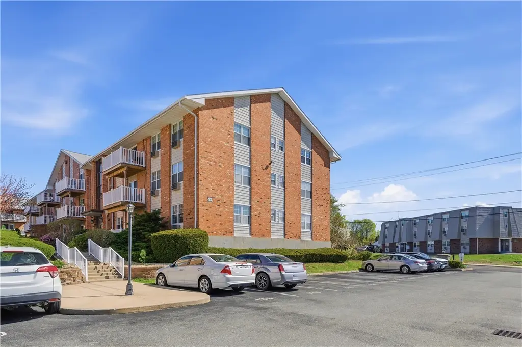 43 Bullocks Point Ave Unit 8B