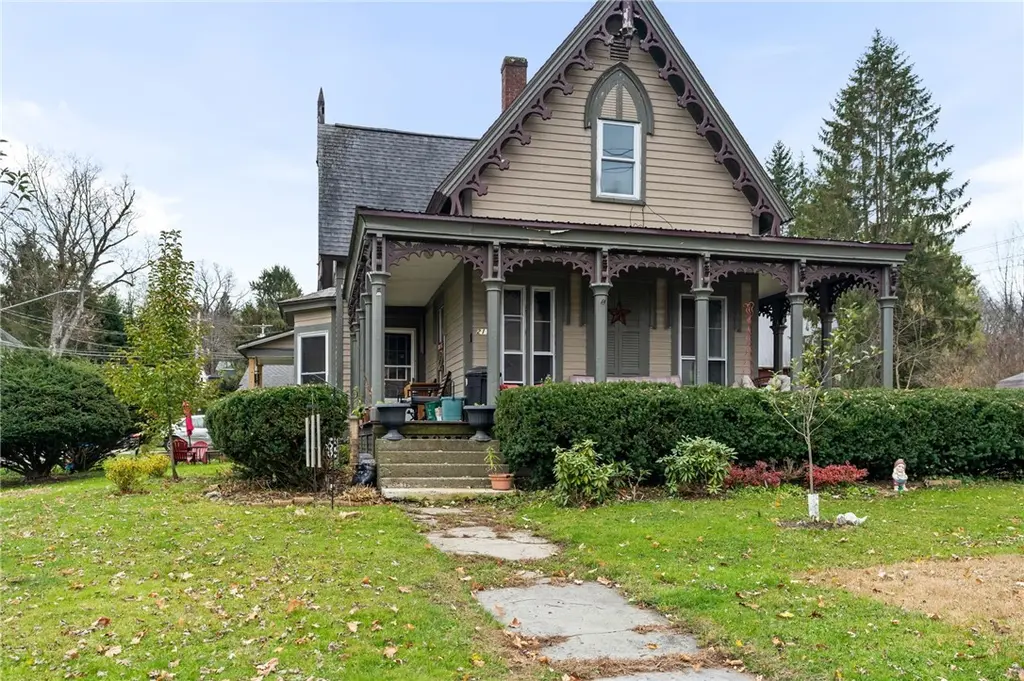 211 Main St