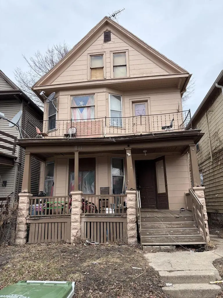 1912 W Rogers St