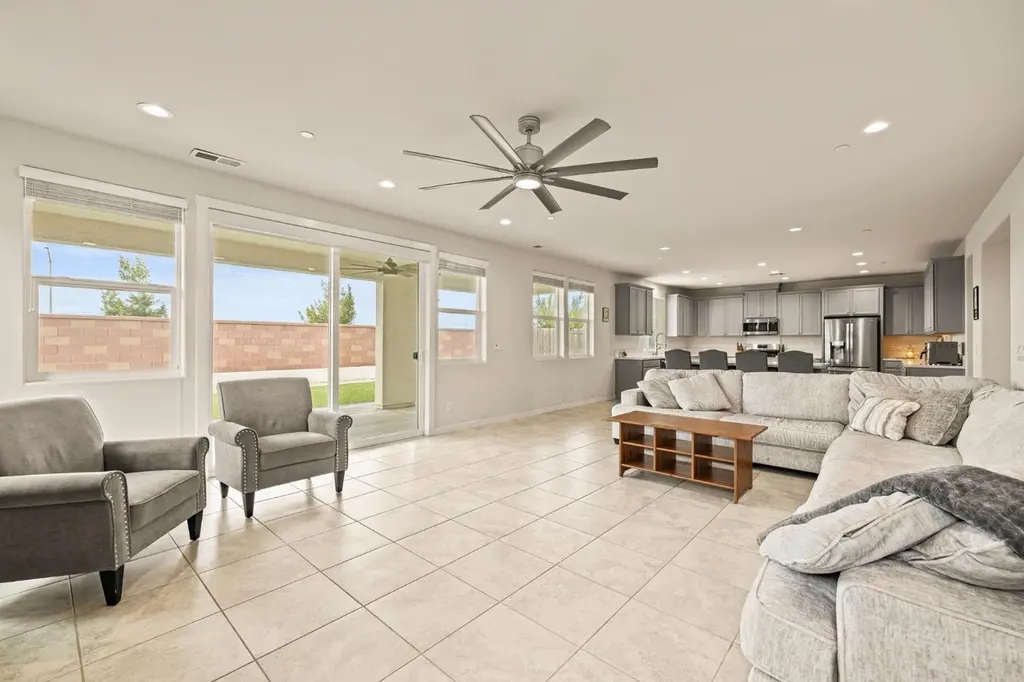4040 Aura Way