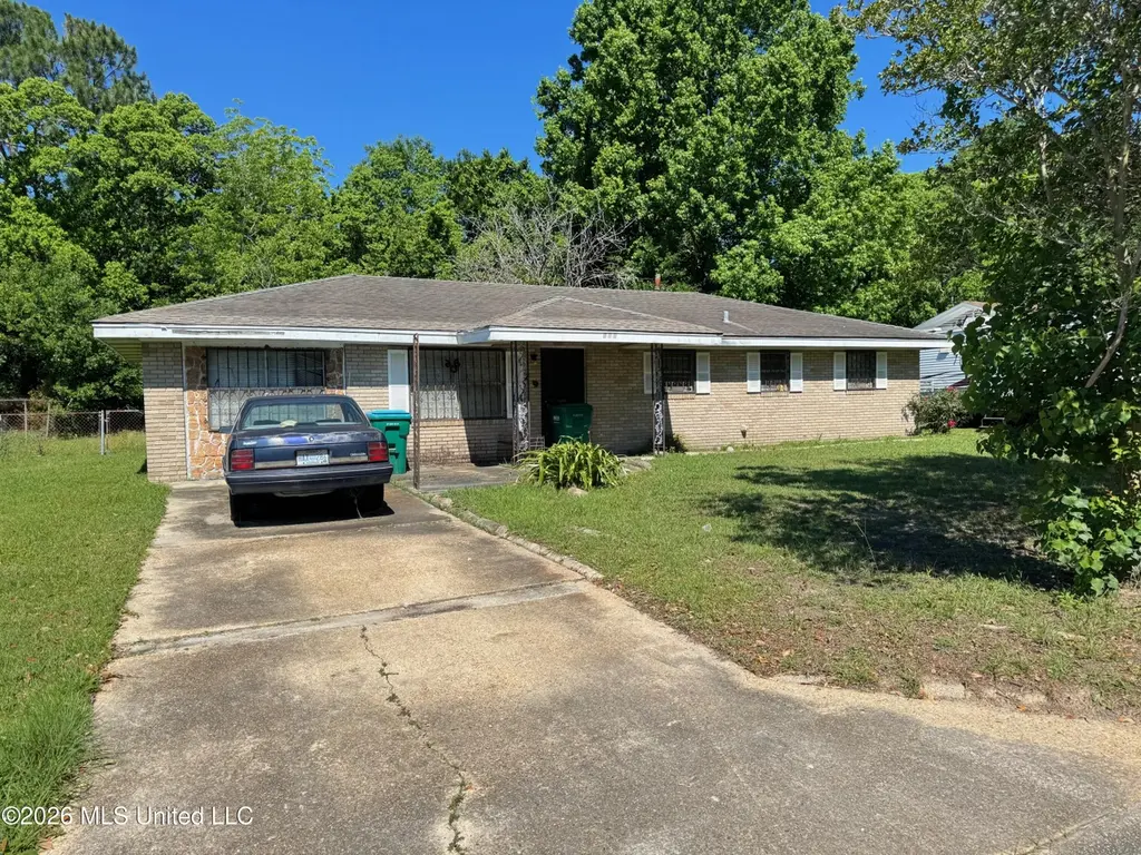 606 W David Dr