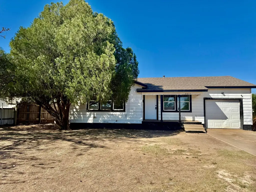 2015 Oak Dr