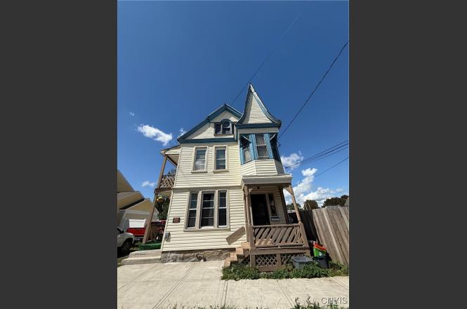 1302 Dudley Ave