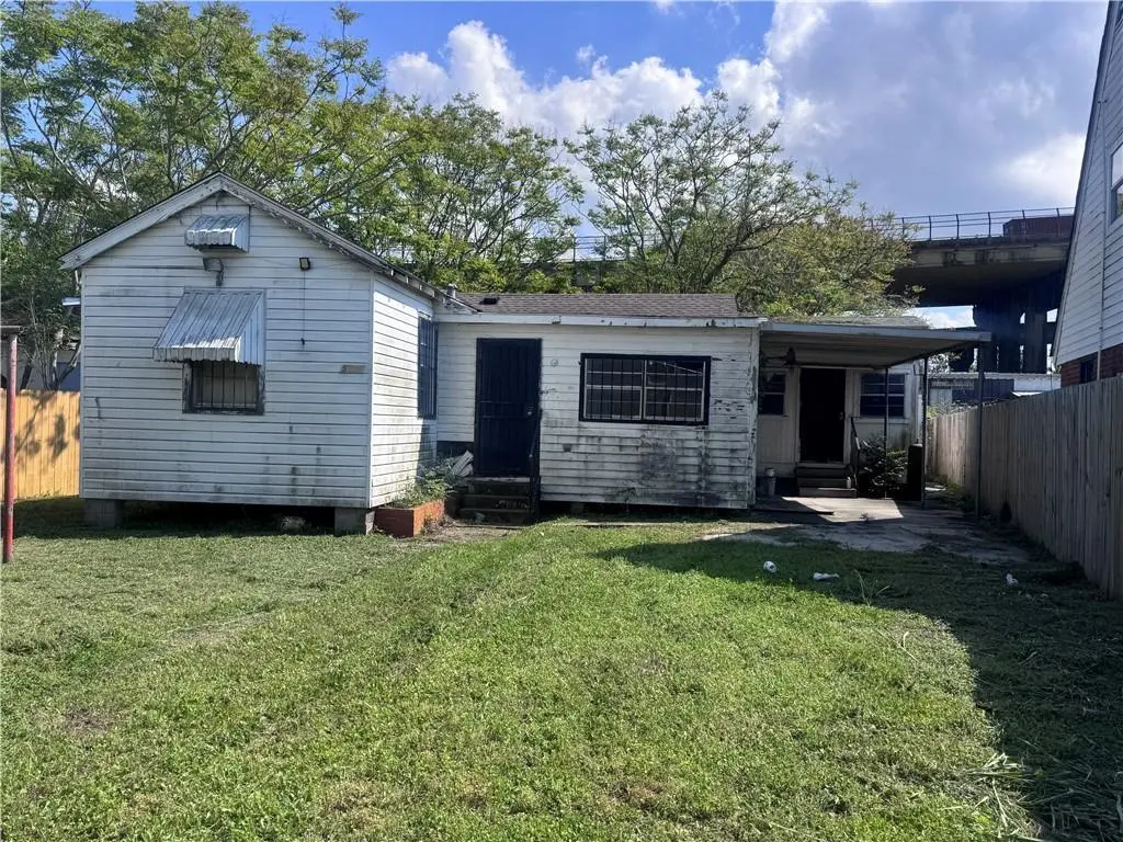 5886 Old Gentilly Rd