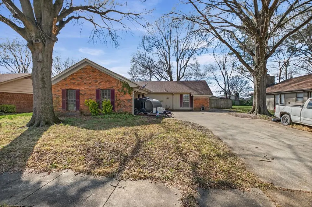 1034 W Roselawn Dr