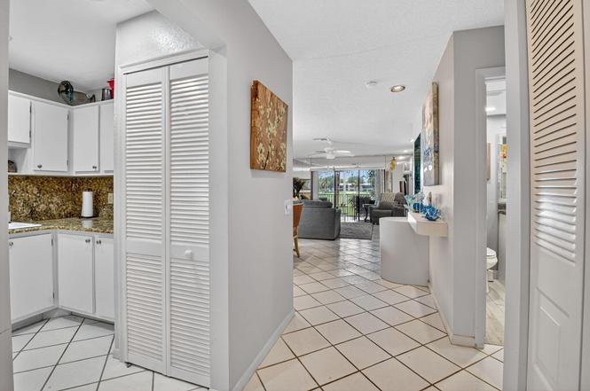 7 Southport Ln Unit B