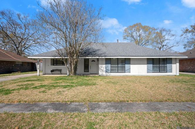 9715 Hardwood Dr