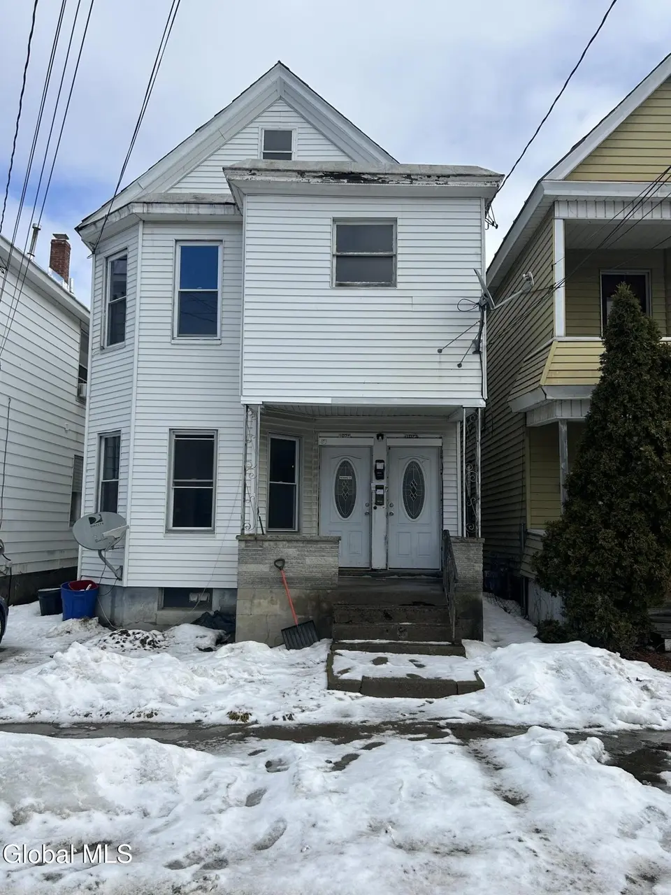 1075 Pleasant St