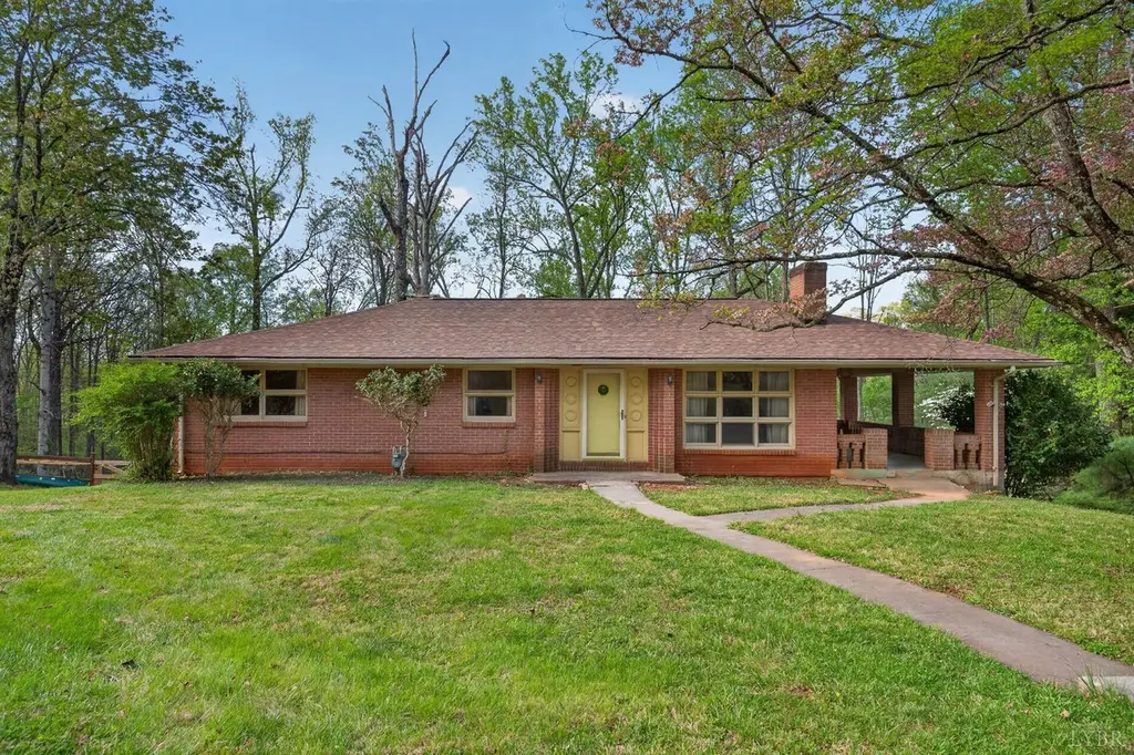 2134 Woodcrest Dr