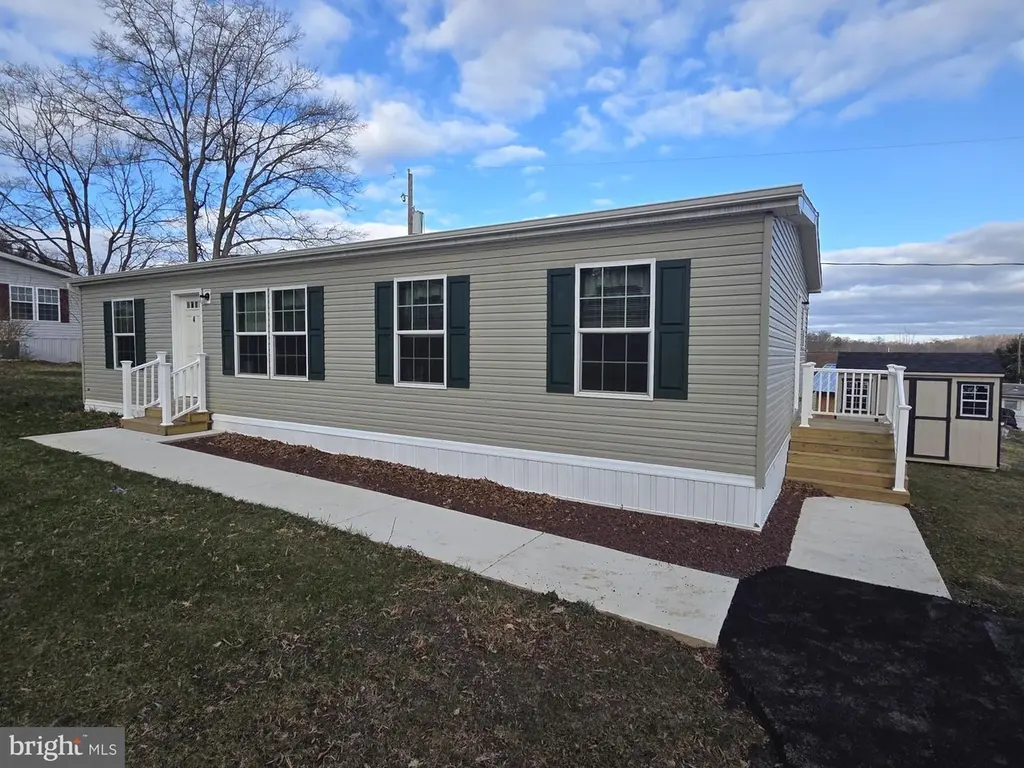 4 Woodedge Dr