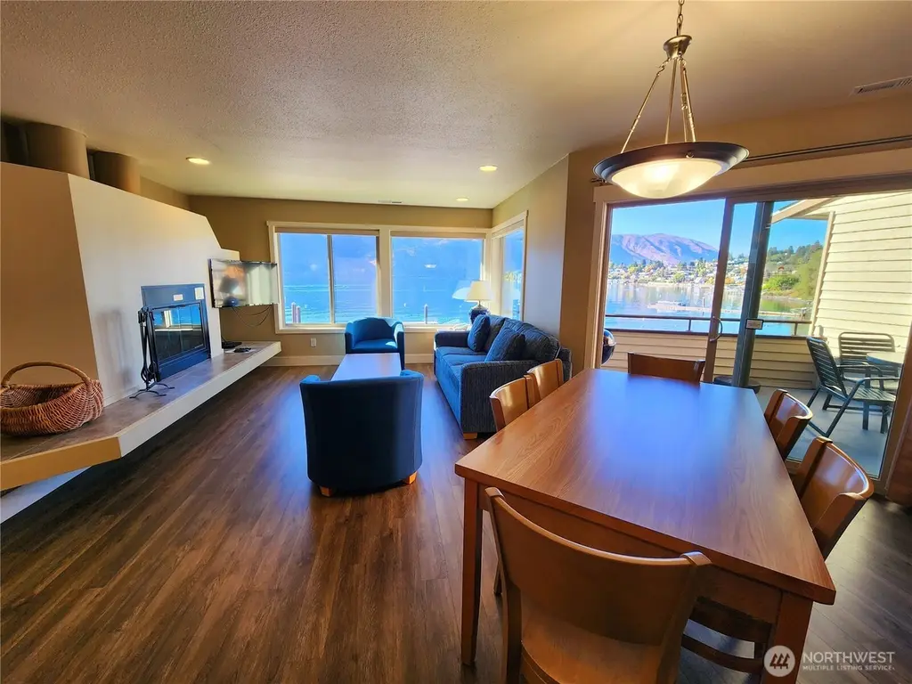 1 Lakeside 718-N