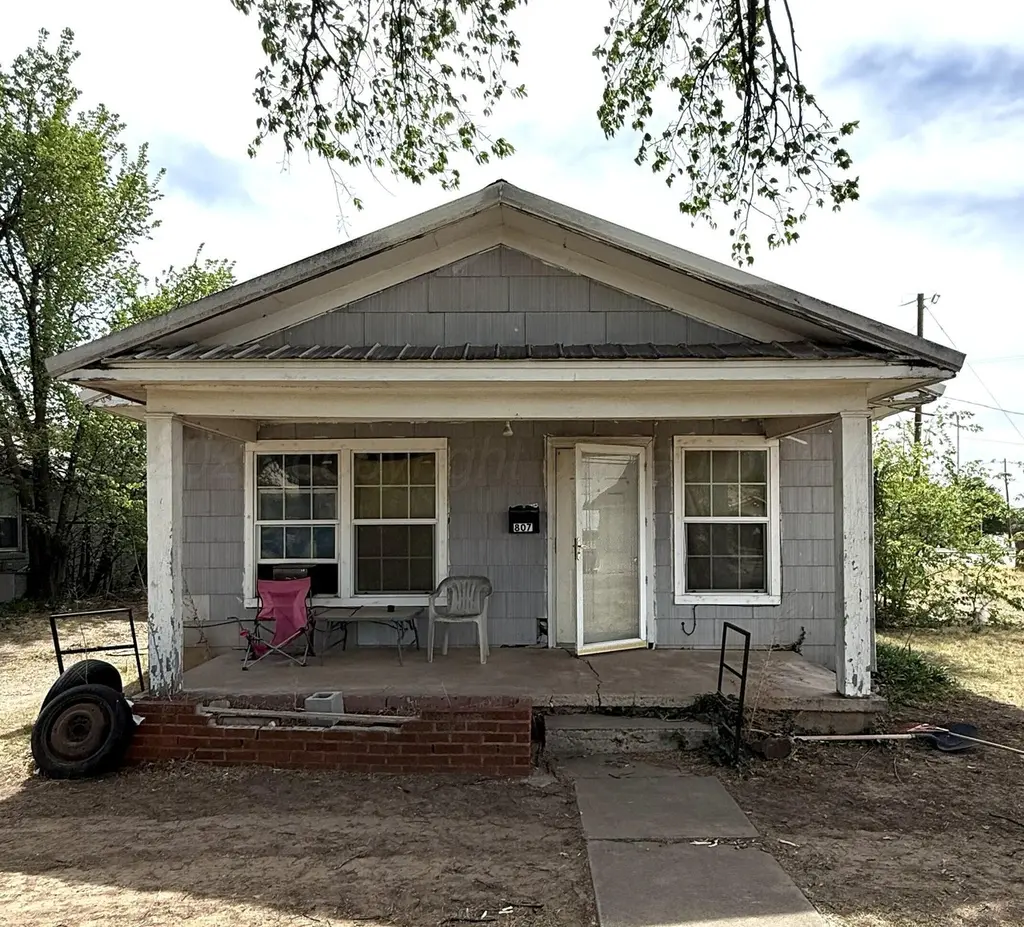 807 N West St