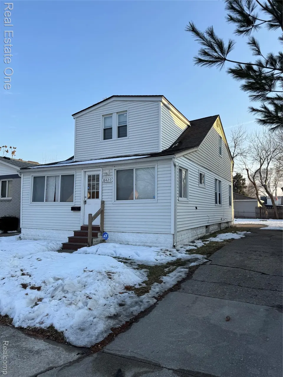 8420 Jewett Ave