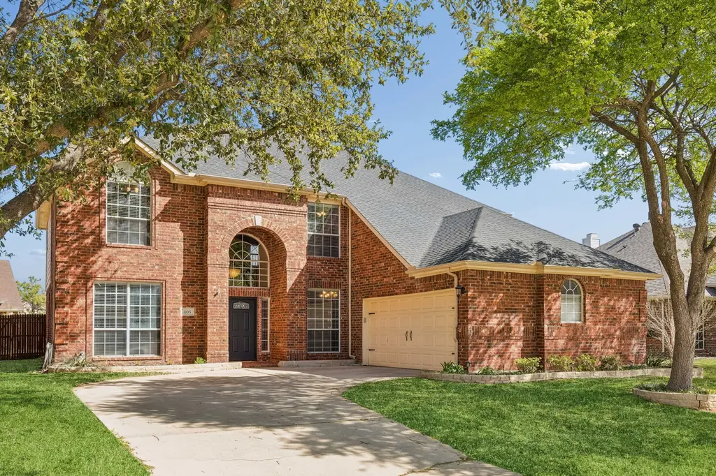 405 Stoneleigh Cir
