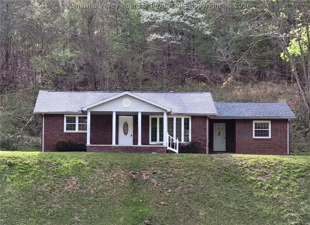 13 Mayfair Ln