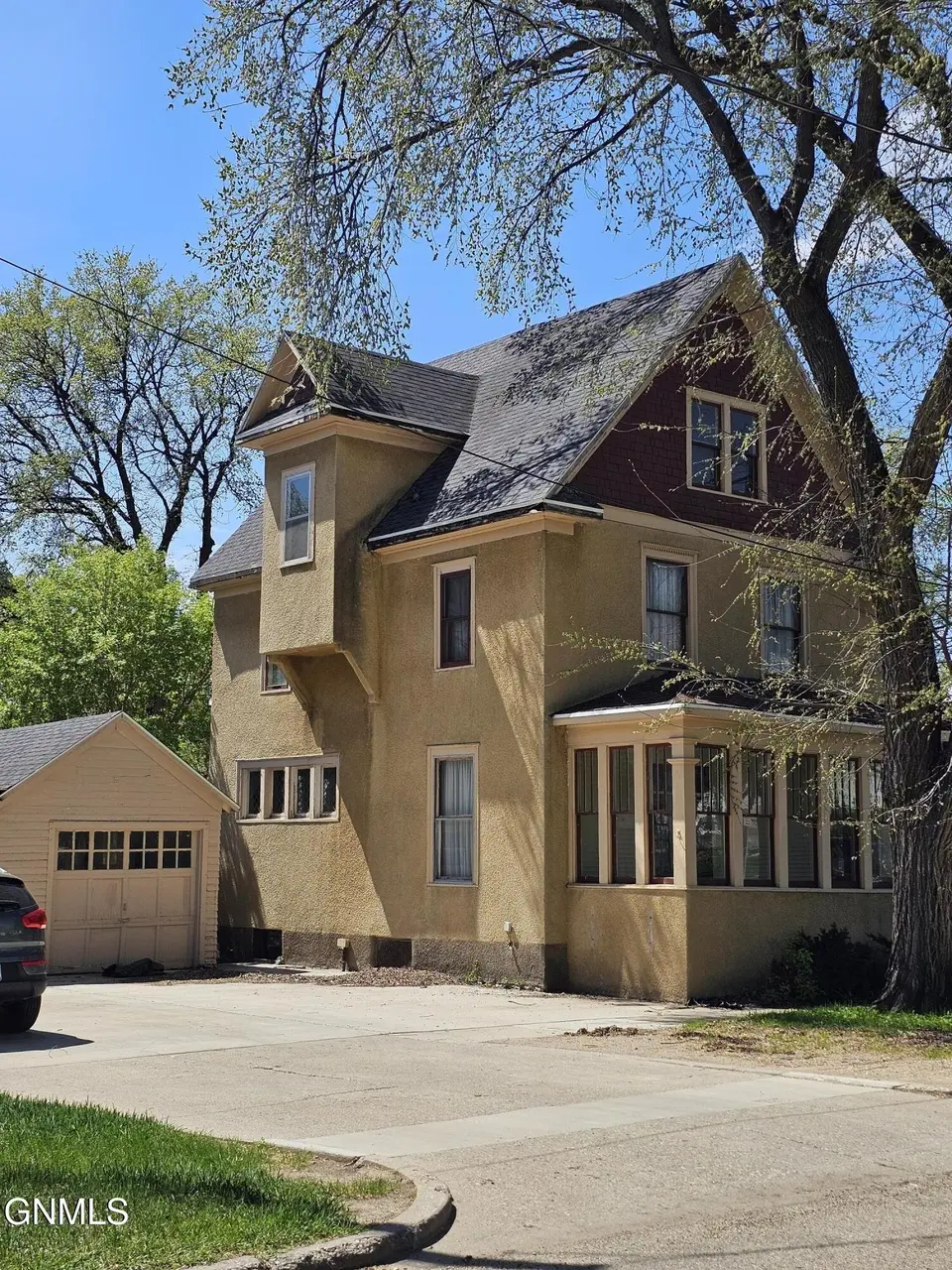 413 E B Ave E