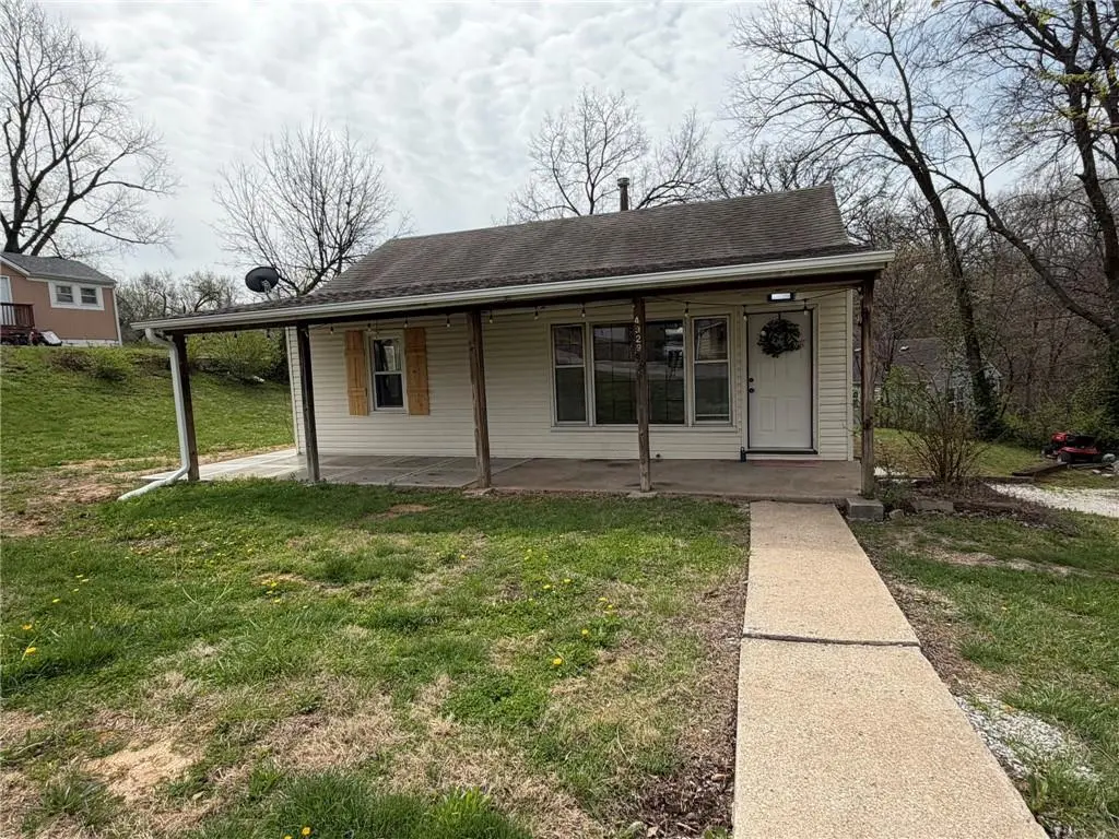 4929 Freeman Ave