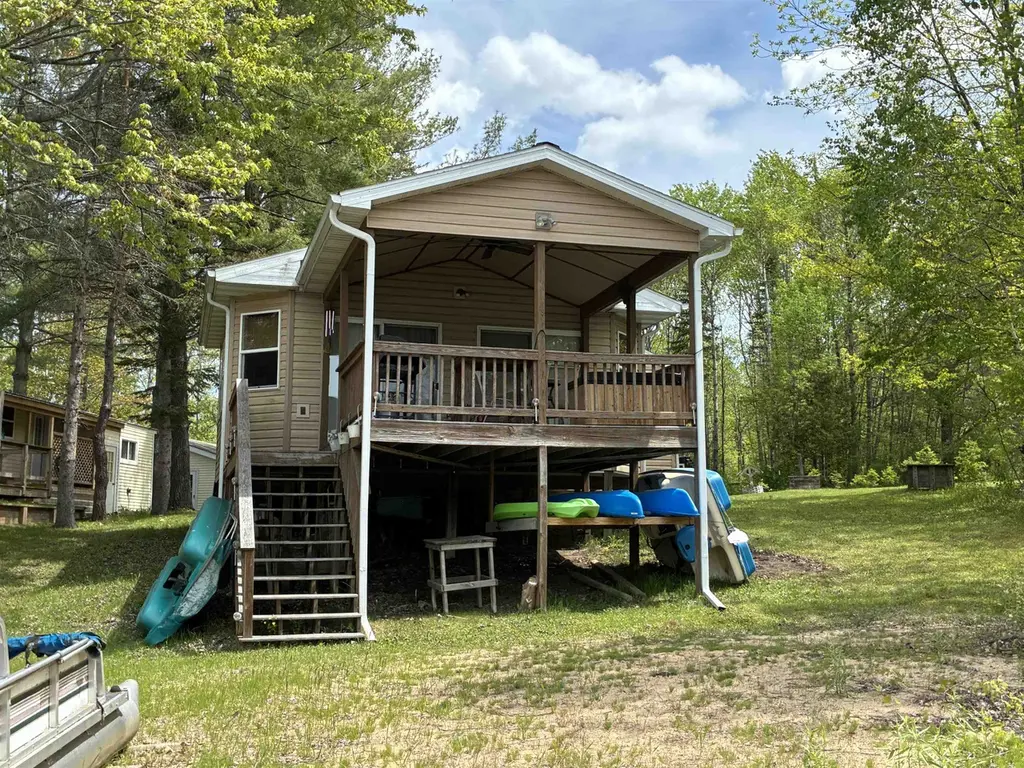 5882 Lakeside Dr