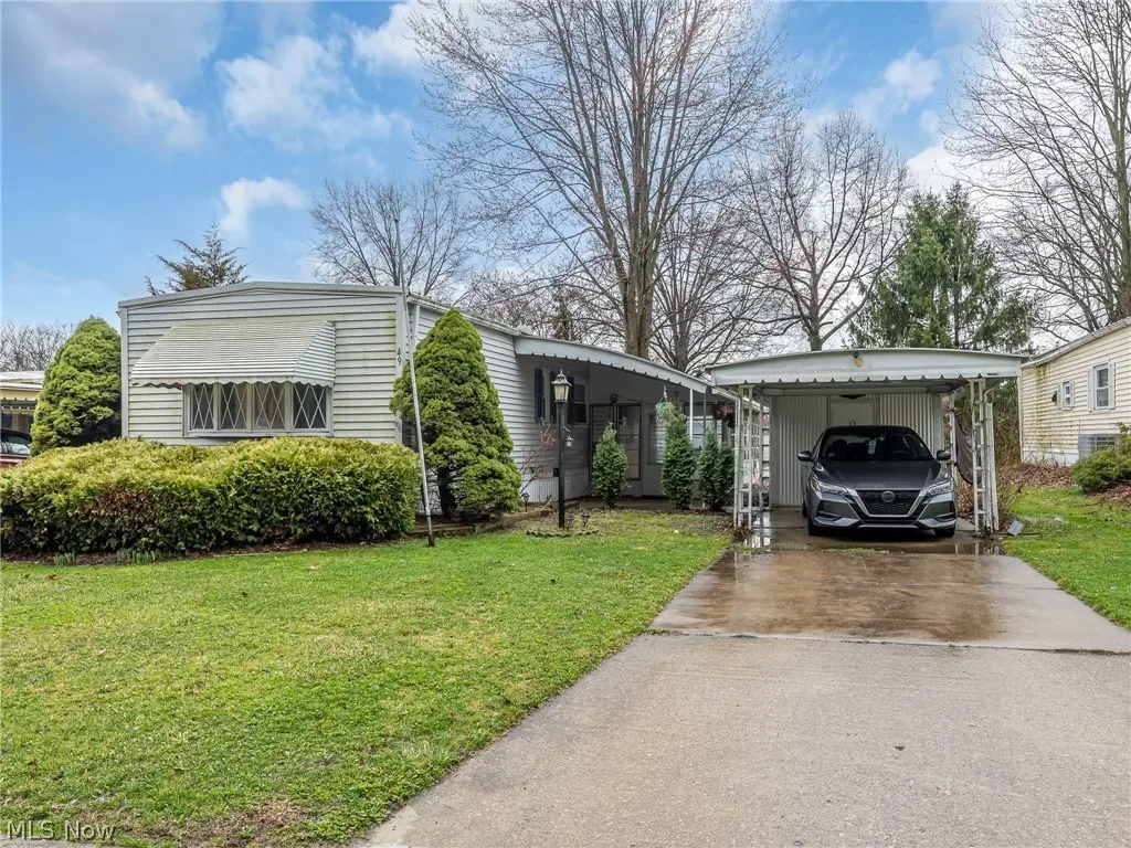 49 Patio Ln
