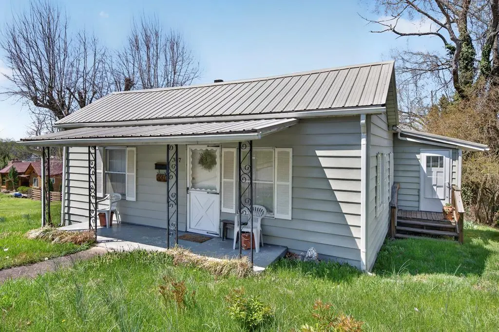 307 SE B St