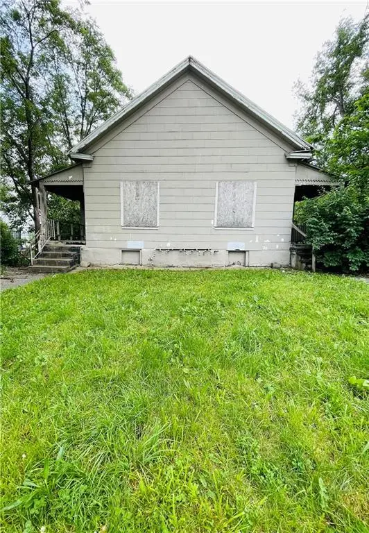 525-527 Riverview Ave