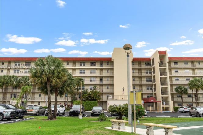3959 Via Poinciana #605