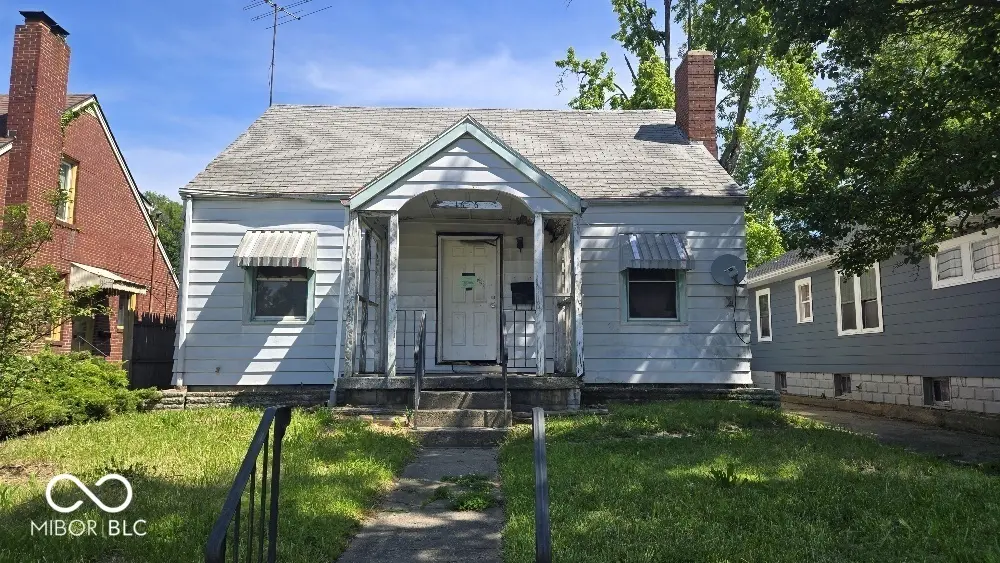 1626 W 8th St