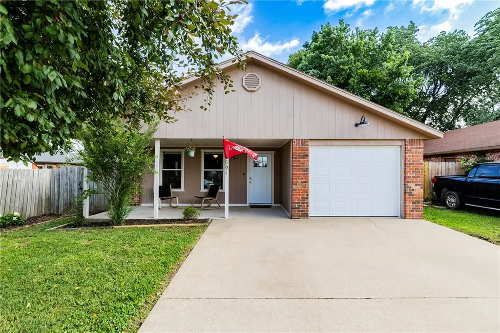 516 Hill Cir