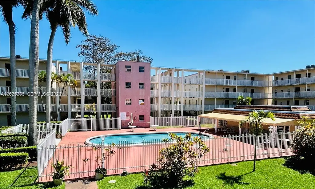 2800 NW 56th Ave Unit G207