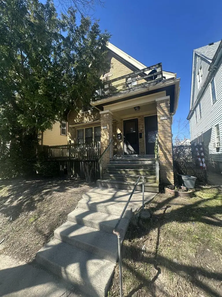 3717 N Port Washington Ave #3719