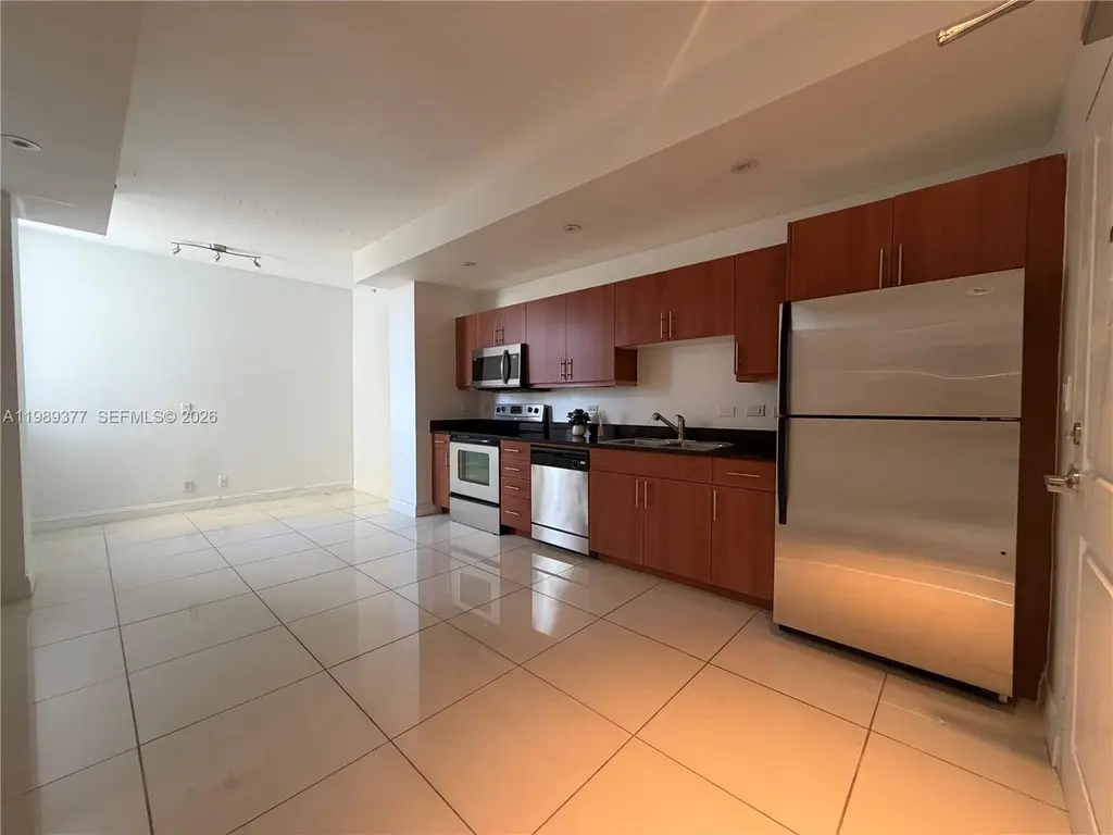 111 E Flagler St #606