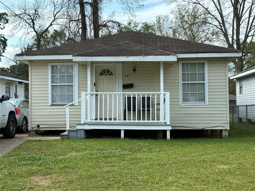 241 E Dudley Dr
