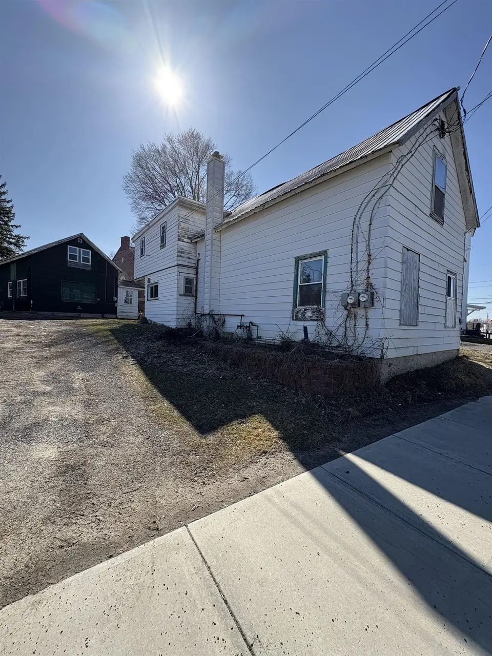 31 W Main St