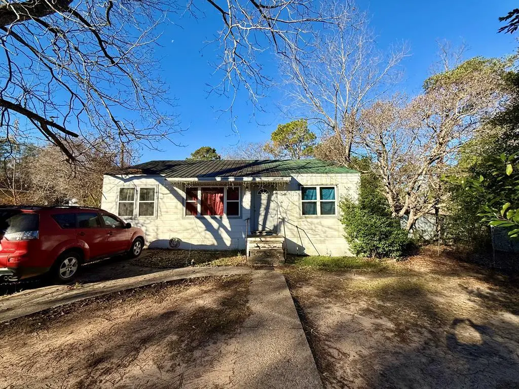 1304 Jonathan St