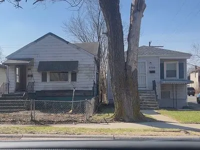 2706 Van Buren St