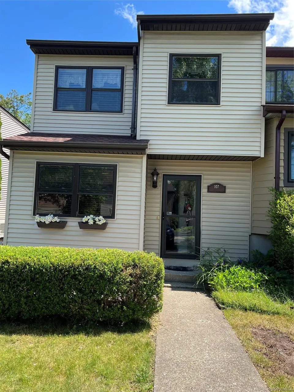 107 Sterling Pl #107