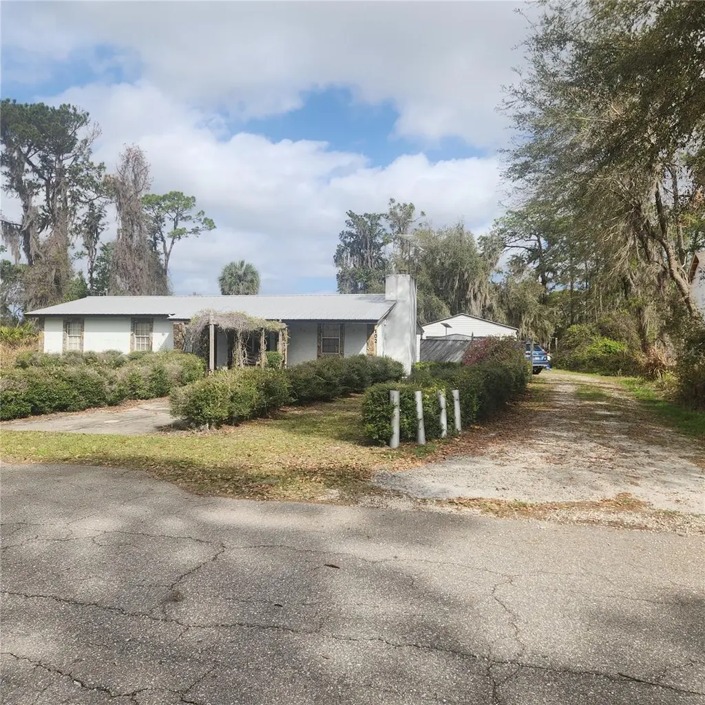 102 Eberhard Ave