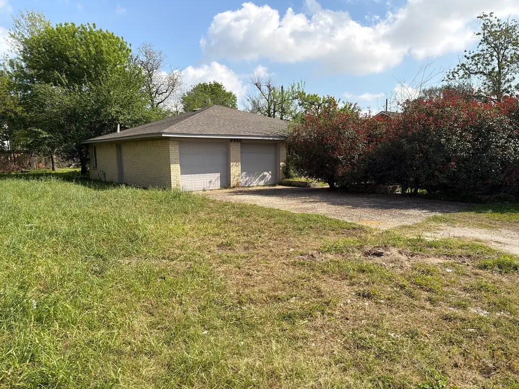 9950 Genard Rd