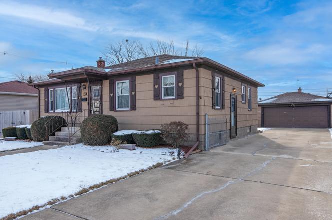 827 E 160th Pl