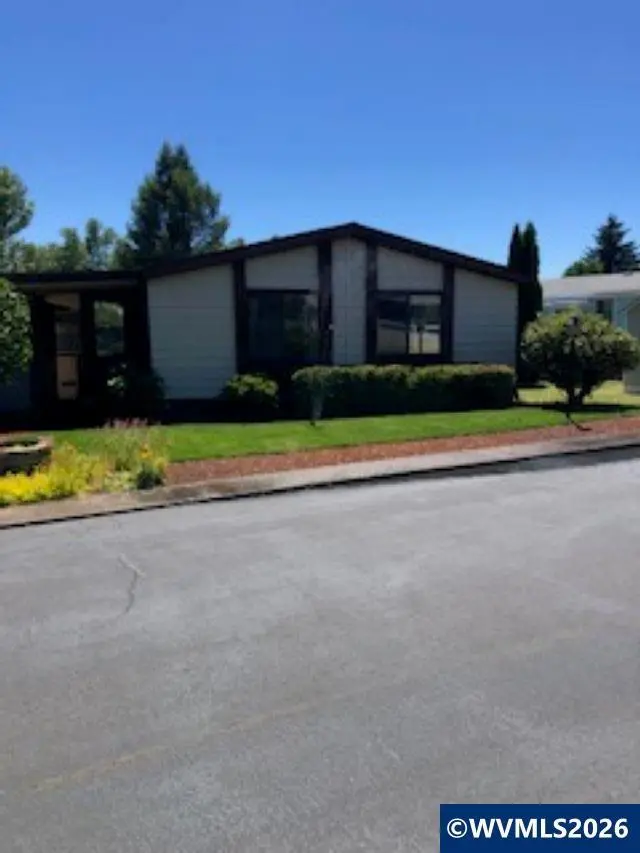 450 SE LaCreole Dr #142