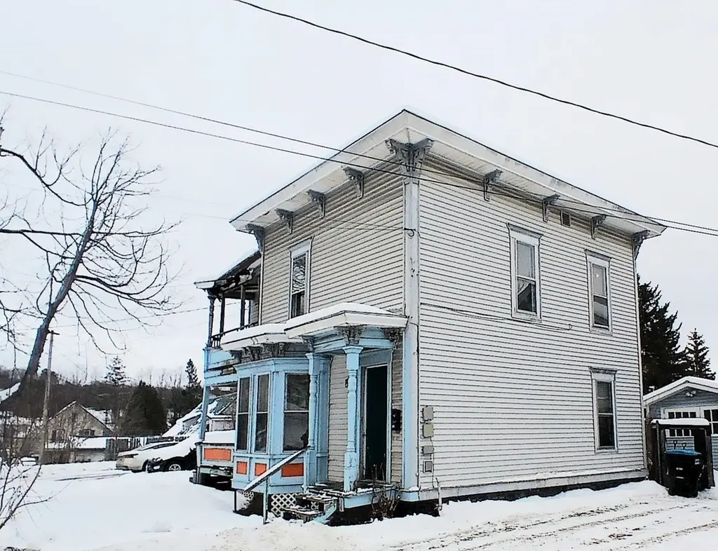 12 Pleasant St